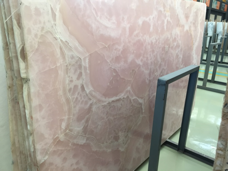 Természetes rózsaszínű onnyxlapok